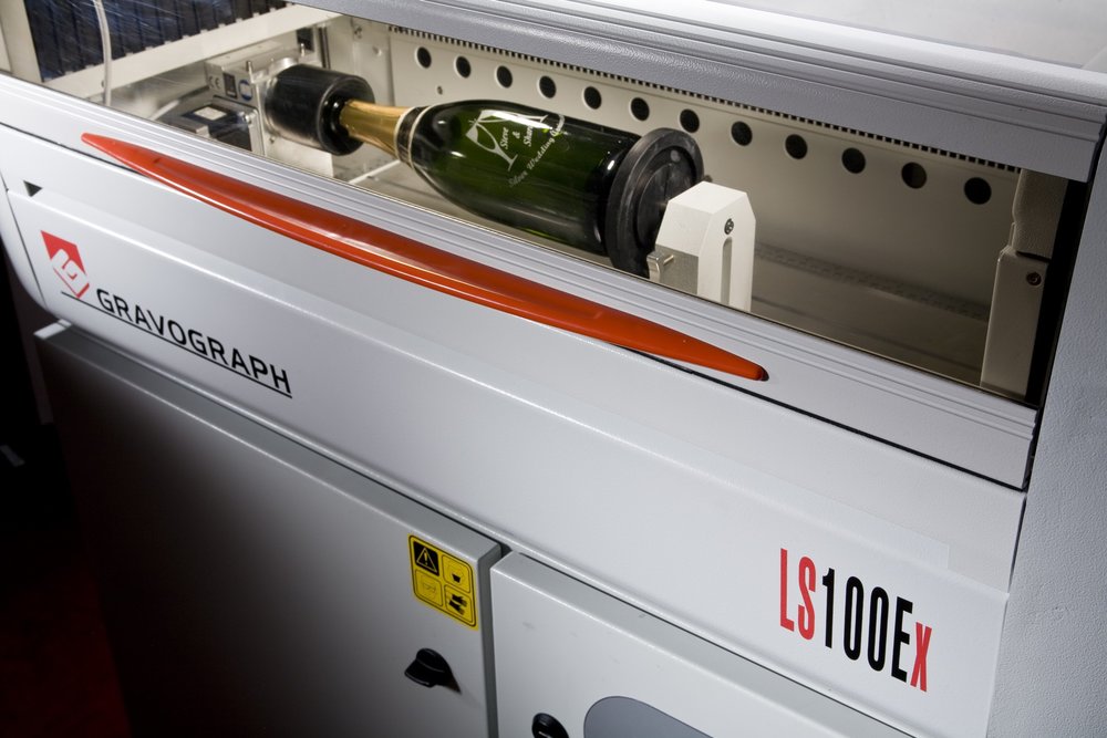 Introductie van de LS100 Ex, een hoge snelheid laser graveersysteem